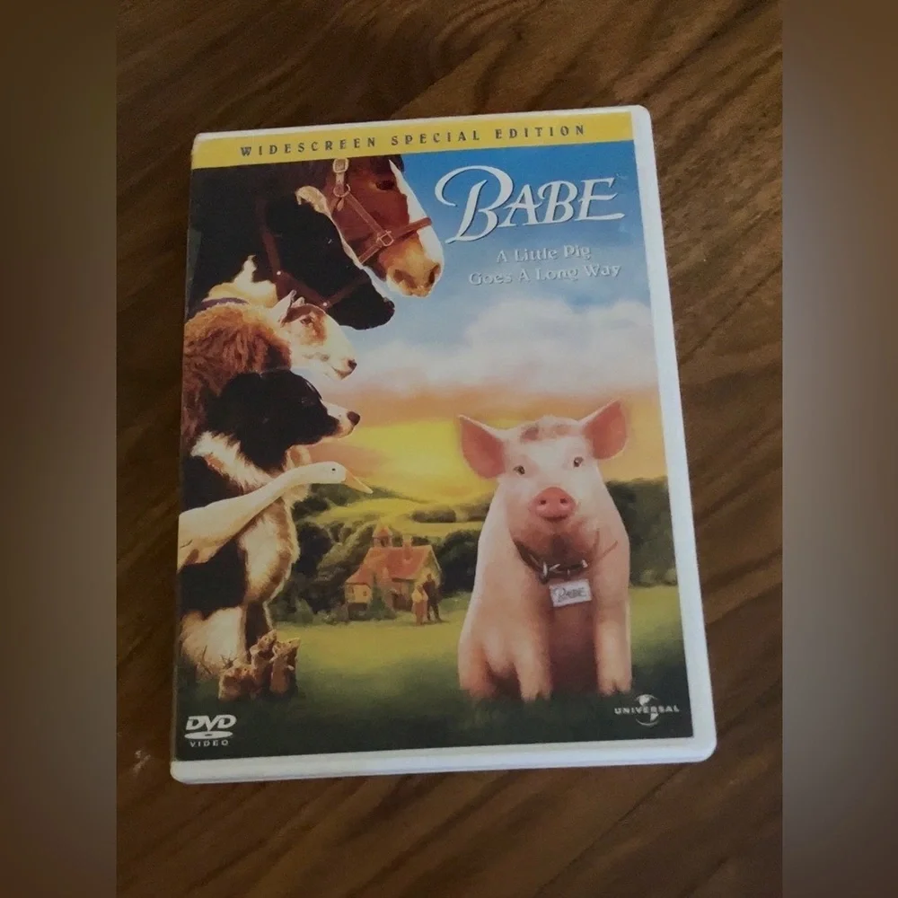 Universal Babe Widescreen Edition DVD - Multicolor Cover